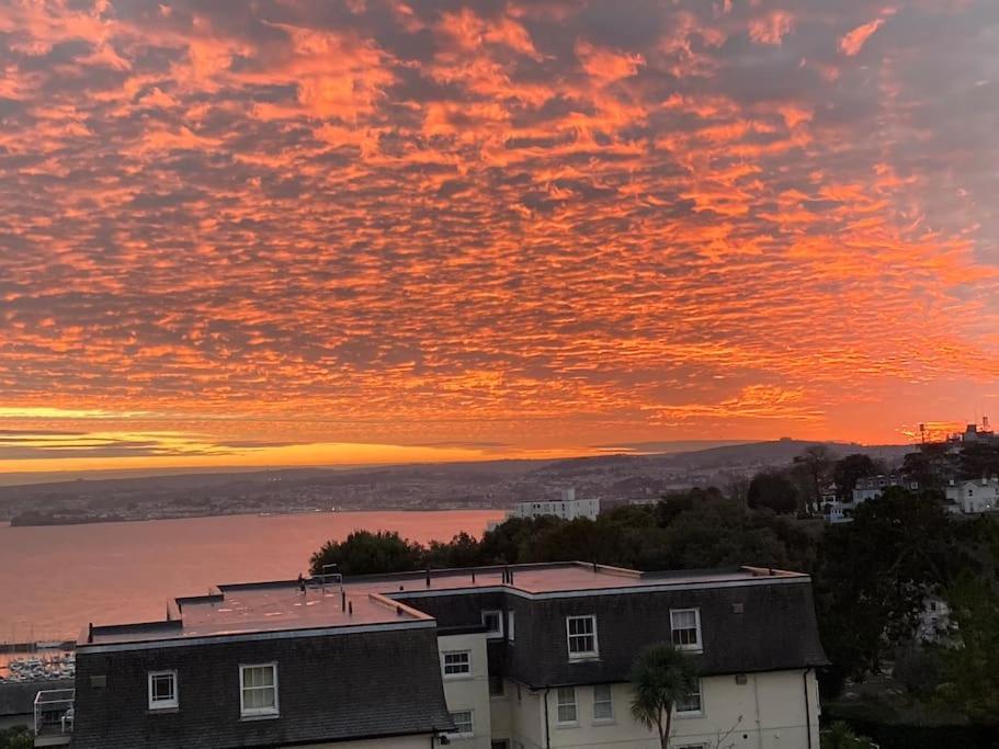 Number 7 Torquay Stunning Sea Views Apartment Bagian luar foto