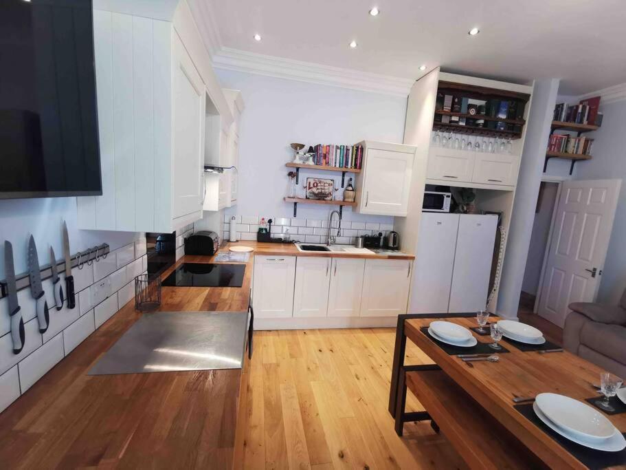 Number 7 Torquay Stunning Sea Views Apartment Bagian luar foto