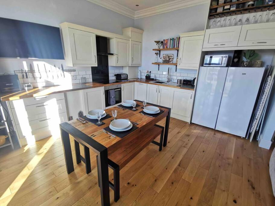 Number 7 Torquay Stunning Sea Views Apartment Bagian luar foto