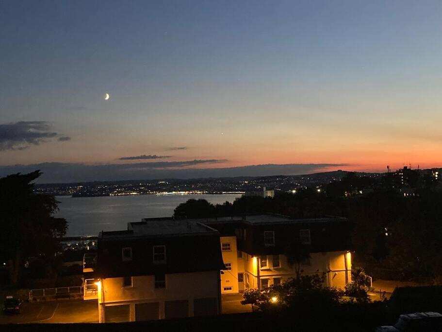 Number 7 Torquay Stunning Sea Views Apartment Bagian luar foto