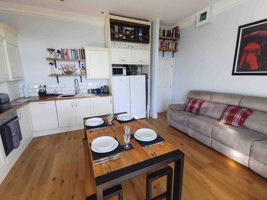 Number 7 Torquay Stunning Sea Views Apartment Bagian luar foto