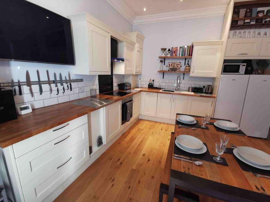 Number 7 Torquay Stunning Sea Views Apartment Bagian luar foto