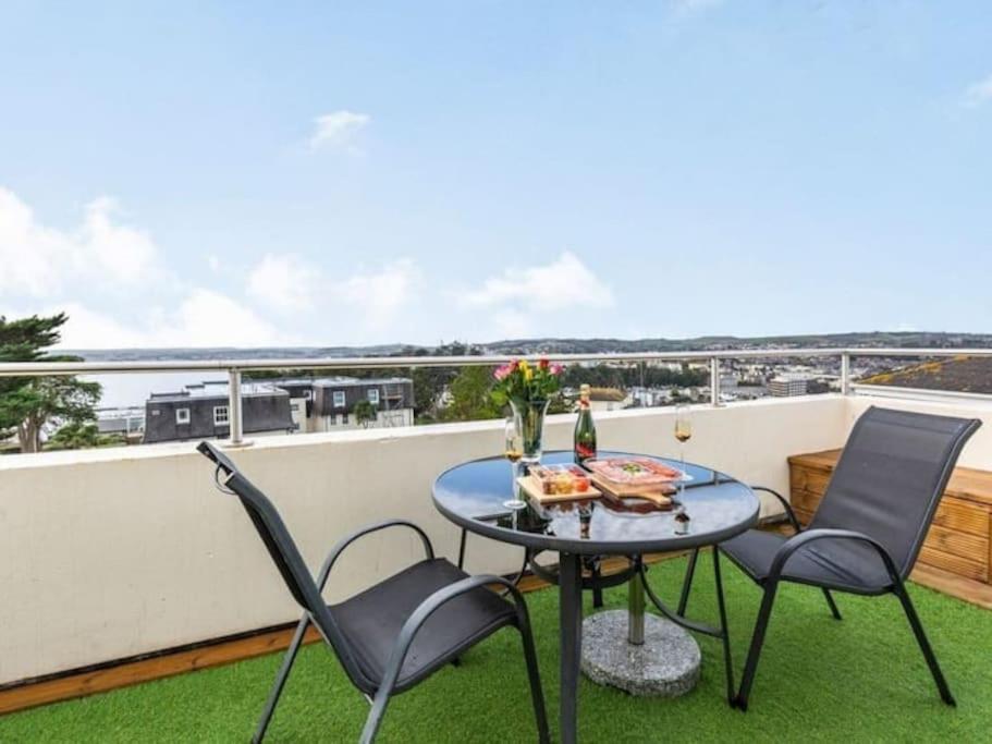 Number 7 Torquay Stunning Sea Views Apartment Bagian luar foto